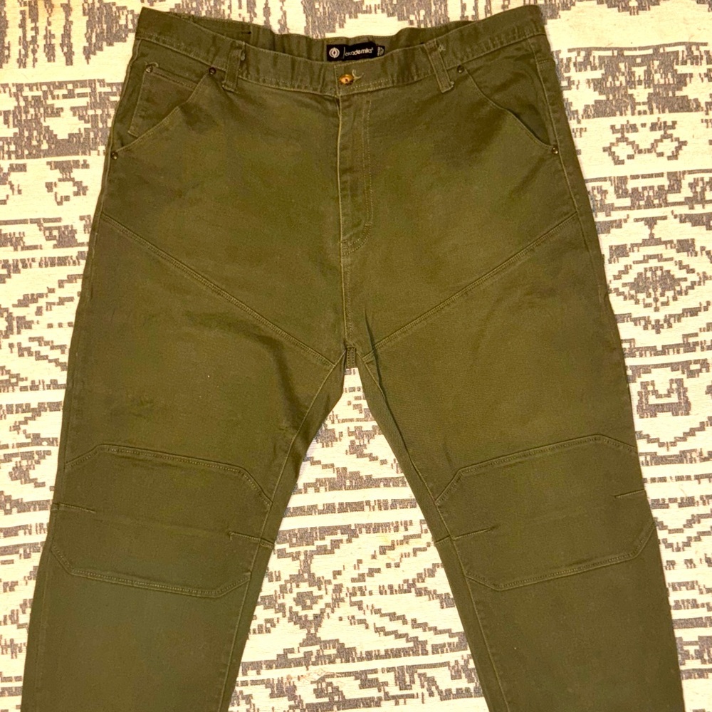 Akademiks jeans 
Color: Army Green
Size: 48x32